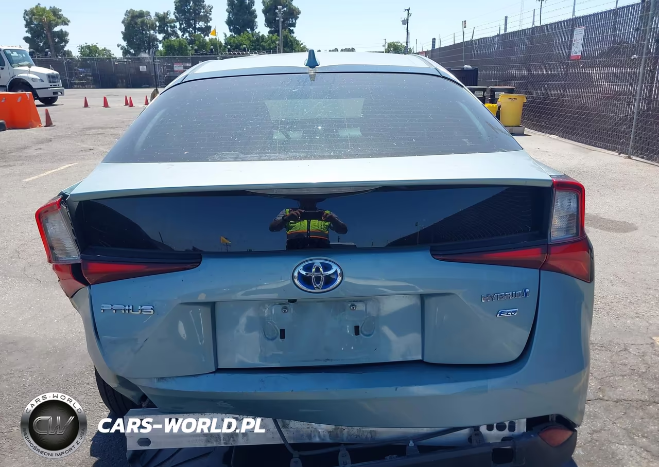 2020 Toyota Prius L Eco VIN:JTDKARFU9L3114117 - 16