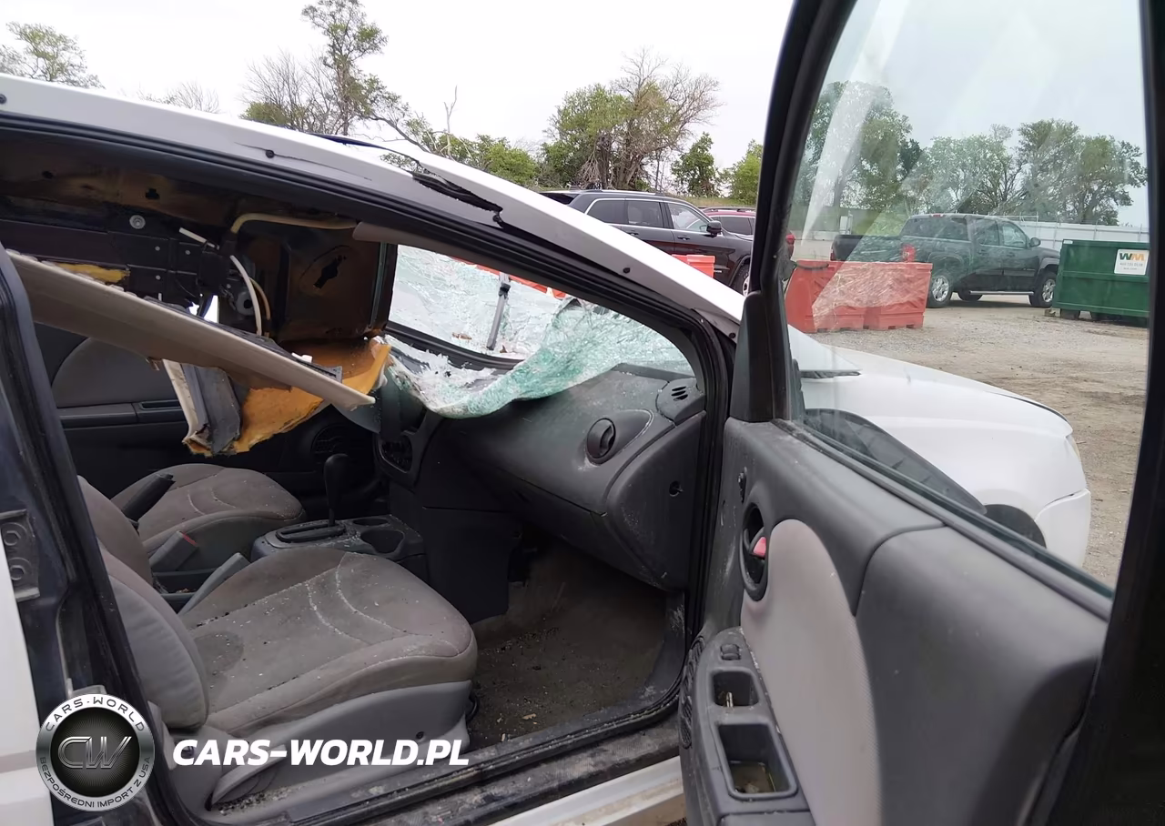 2004 Saturn Ion 2 VIN:1G8AJ52F74Z228489 - 5
