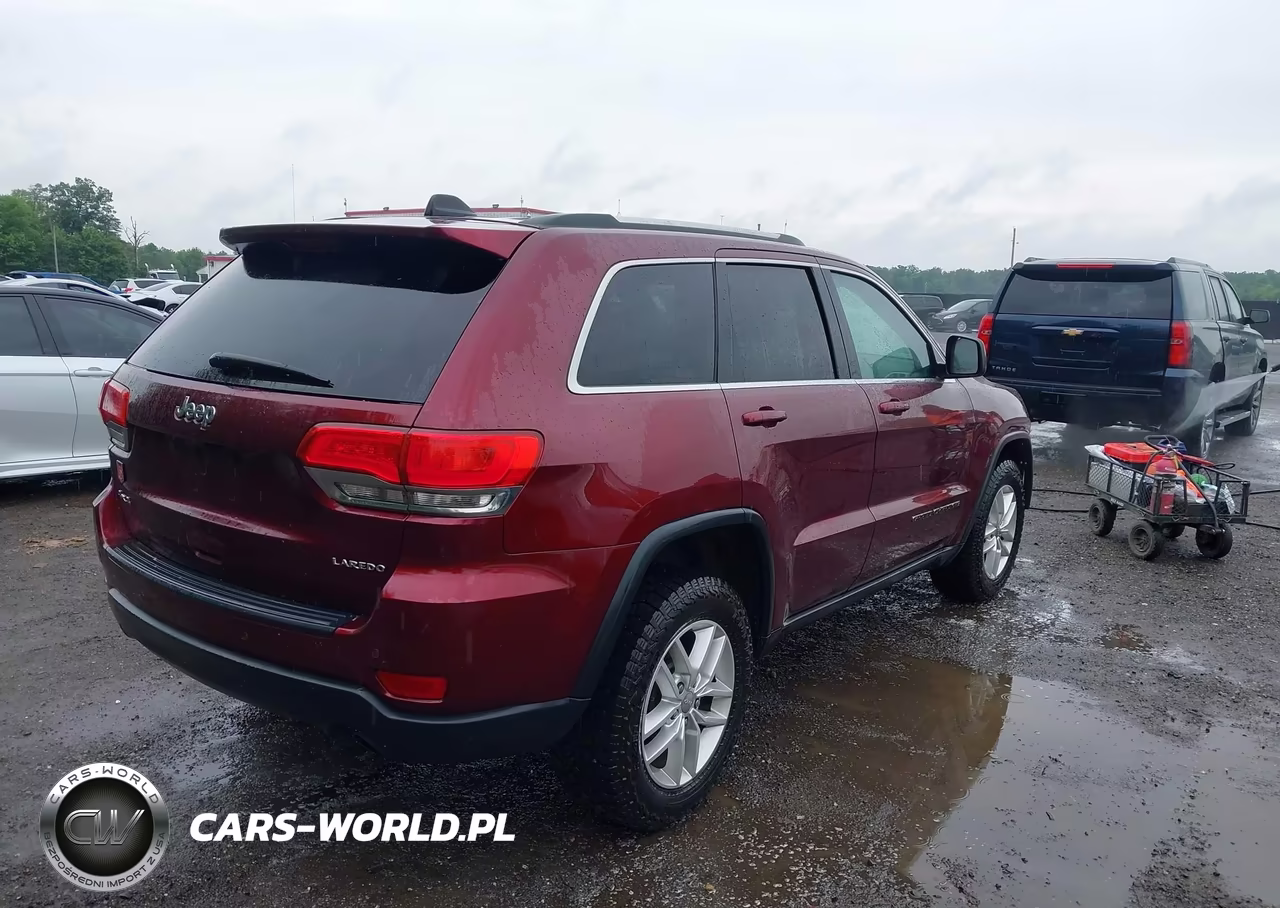 2017 Jeep Grand Cherokee Laredo 4X4 VIN:1C4RJFAG1HC682254 - 4