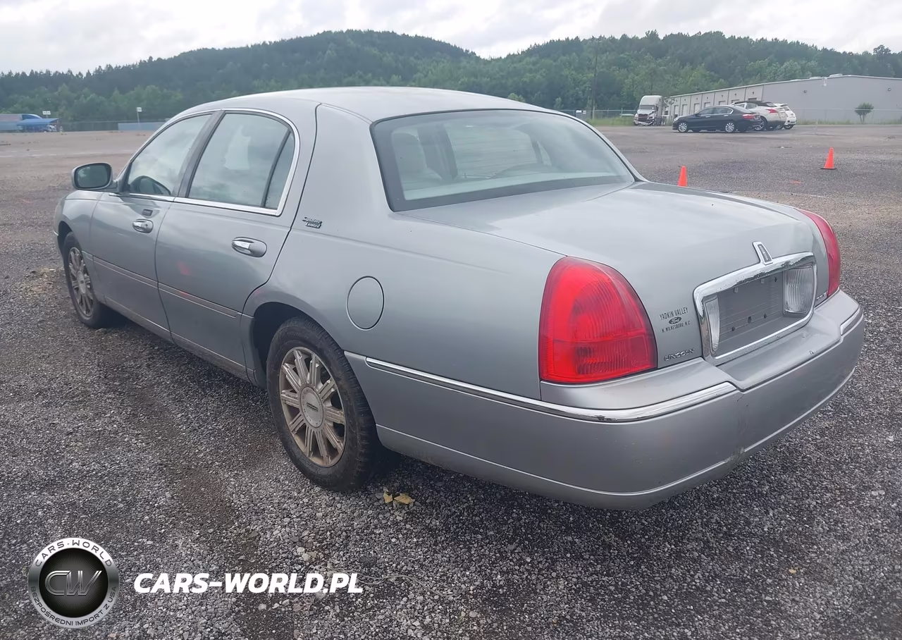 2006 Lincoln Town Car Signature Limited VIN:1LNHM82V26Y619235 - 3