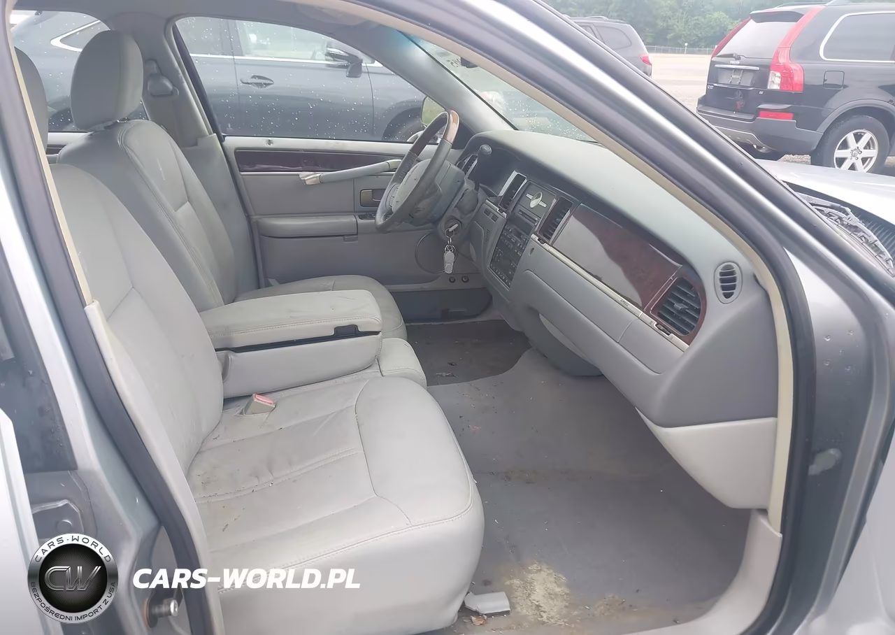 2006 Lincoln Town Car Signature Limited VIN:1LNHM82V26Y619235 - 5