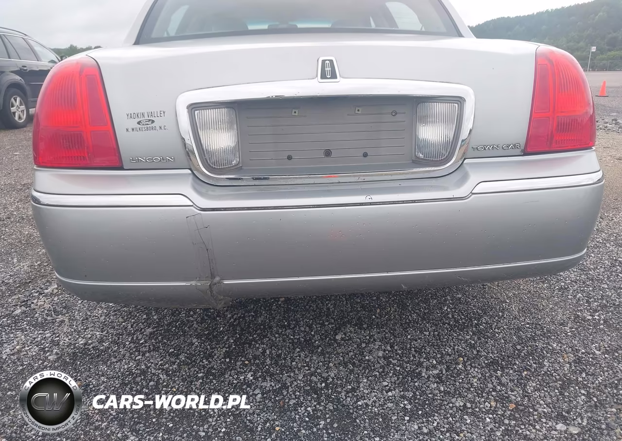 2006 Lincoln Town Car Signature Limited VIN:1LNHM82V26Y619235 - 6
