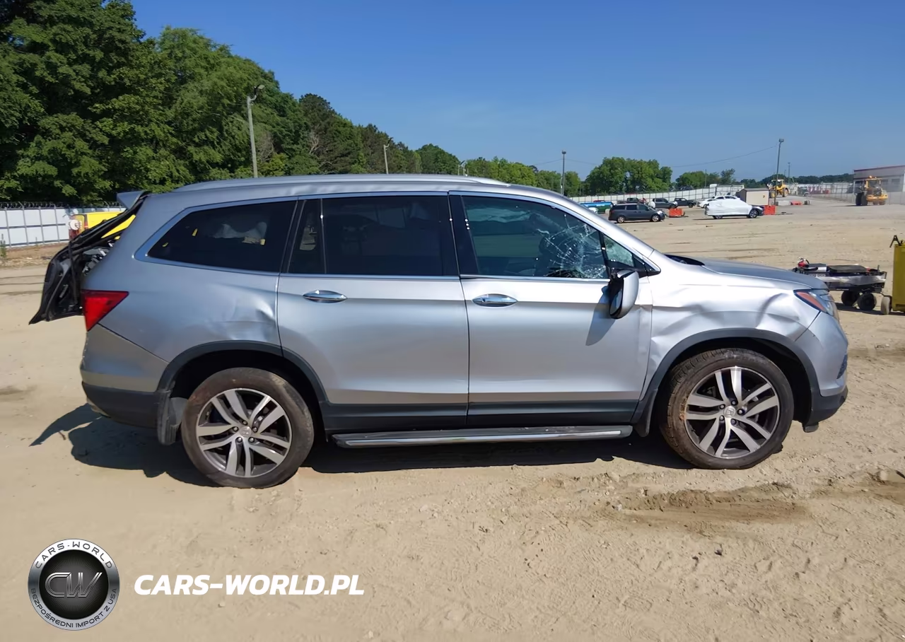 2018 Honda Pilot Touring VIN:5FNYF6H90JB056773 - 13