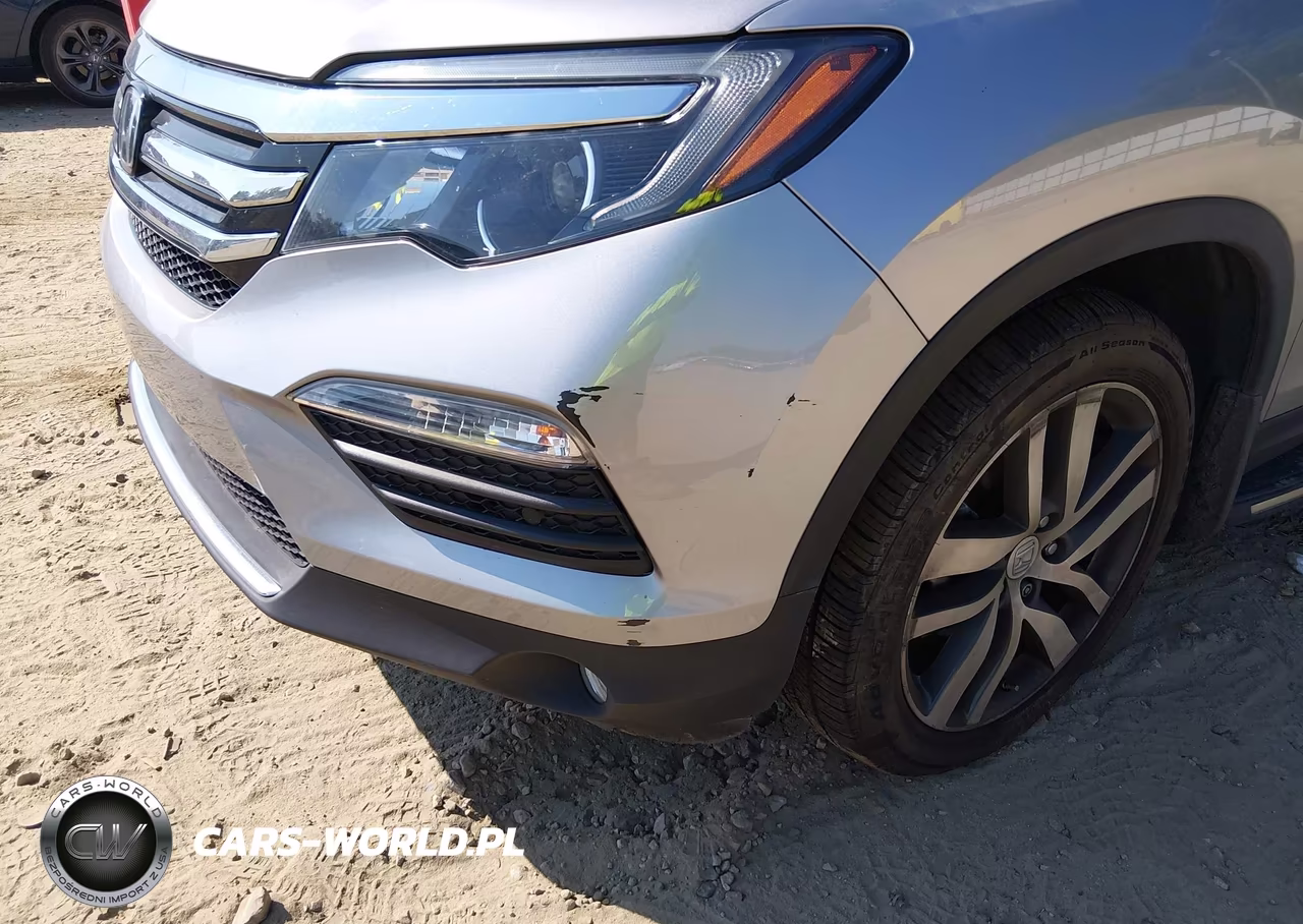 2018 Honda Pilot Touring VIN:5FNYF6H90JB056773 - 18