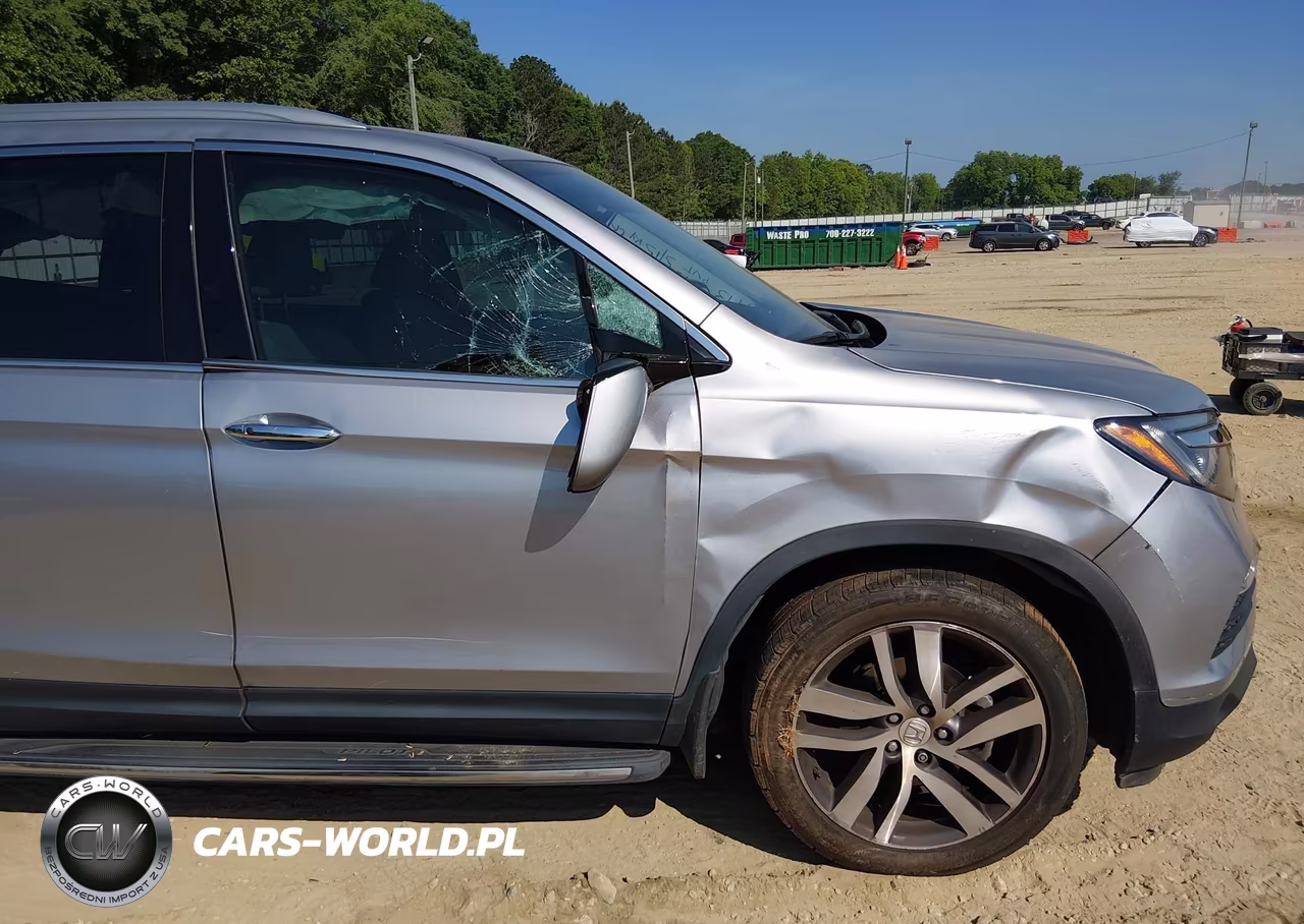 2018 Honda Pilot Touring VIN:5FNYF6H90JB056773 - 19
