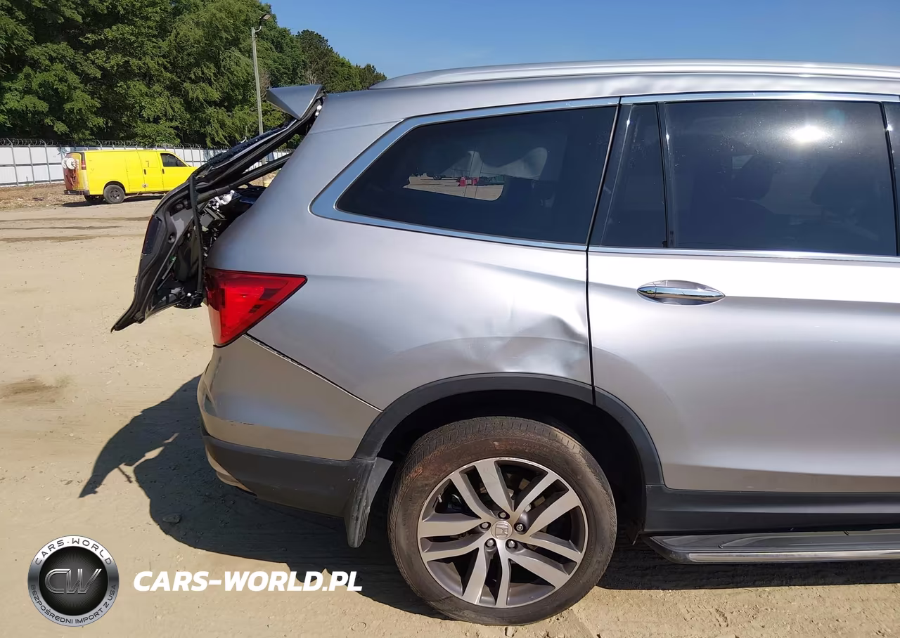 2018 Honda Pilot Touring VIN:5FNYF6H90JB056773 - 20