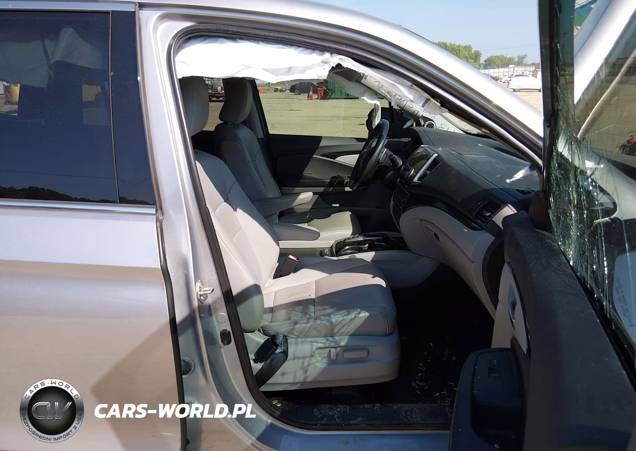 2018 Honda Pilot Touring VIN:5FNYF6H90JB056773 - 5