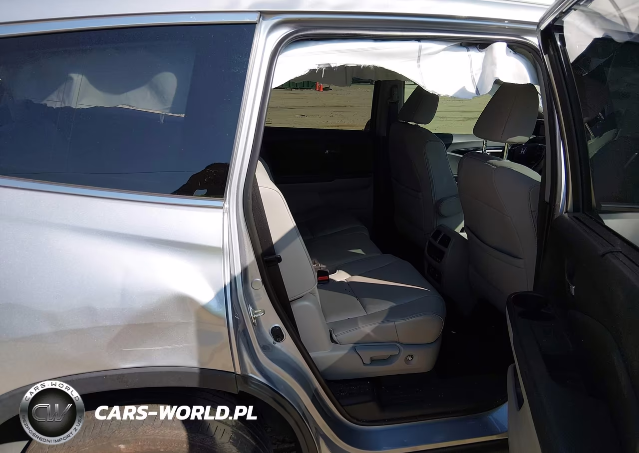 2018 Honda Pilot Touring VIN:5FNYF6H90JB056773 - 8