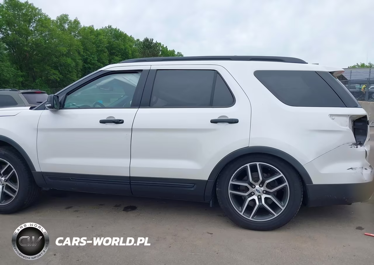 2016 Ford Explorer Sport VIN:1FM5K8GT0GGB38889 - 14