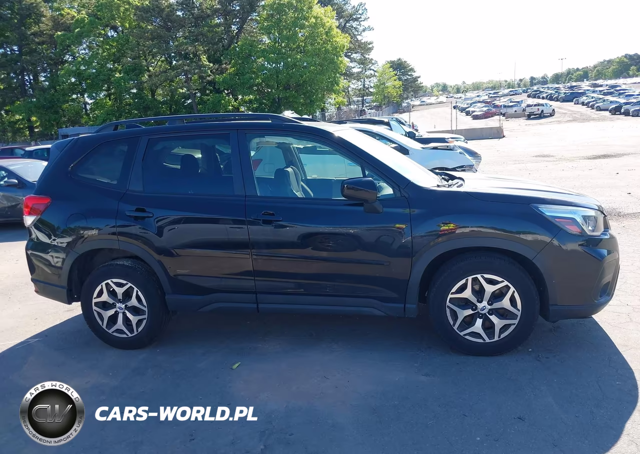 2020 Subaru Forester Premium VIN:JF2SKAGC2LH581677 - 13