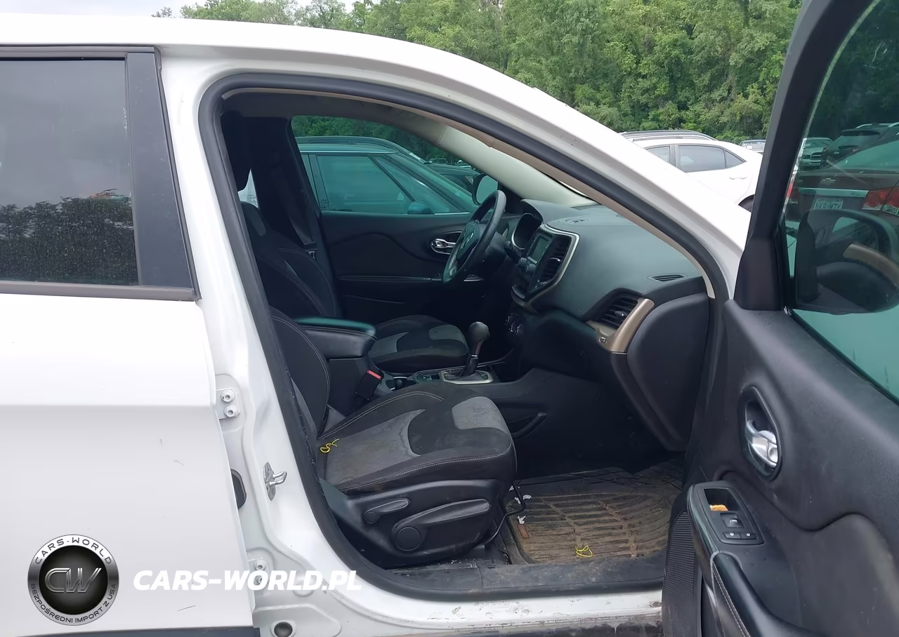 2014 Jeep Cherokee Sport VIN:1C4PJLAB0EW104554 - 5
