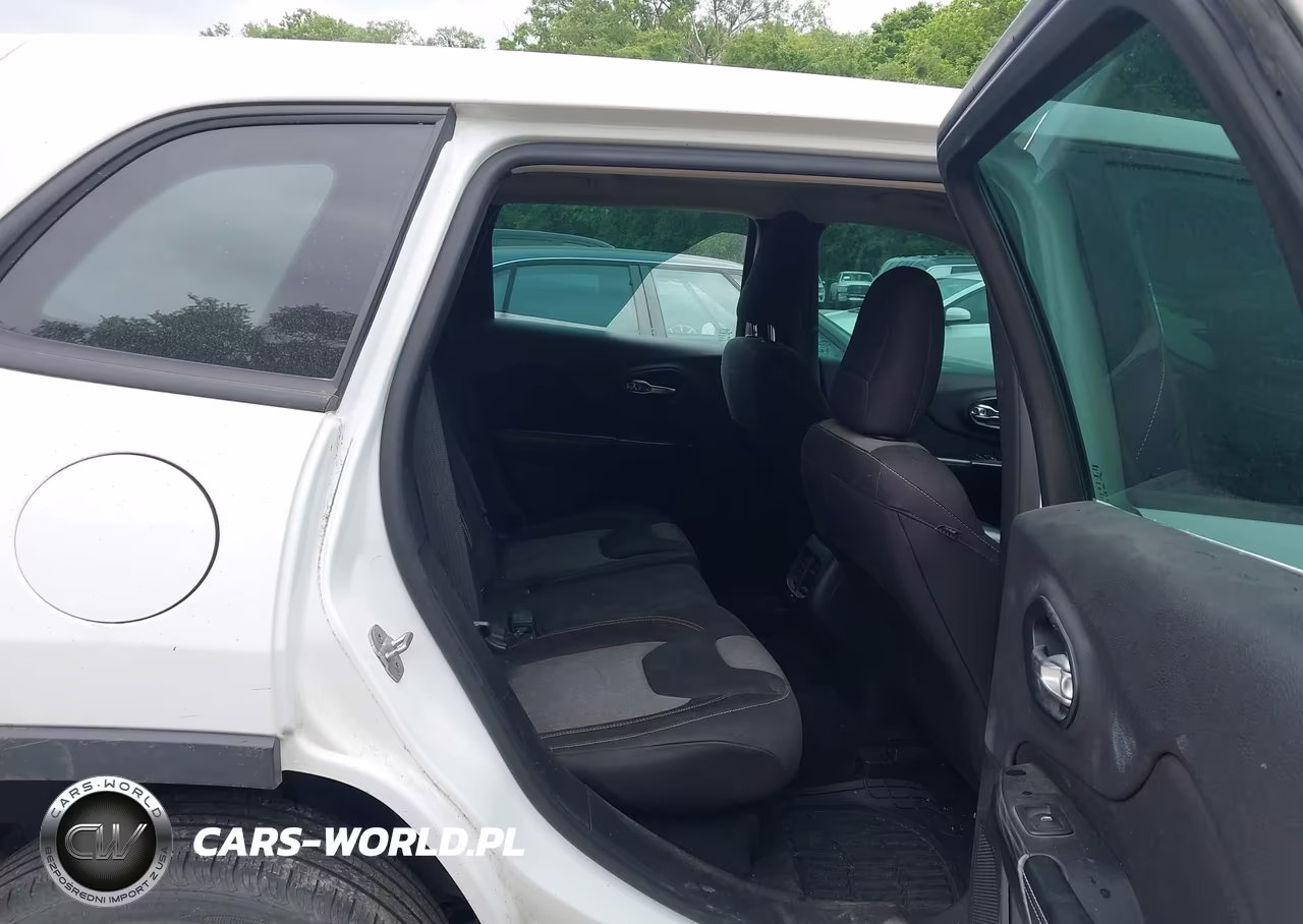 2014 Jeep Cherokee Sport VIN:1C4PJLAB0EW104554 - 8