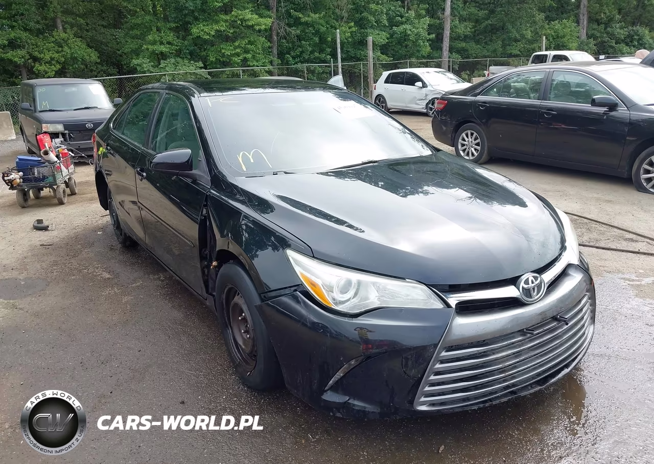 2015 Toyota Camry Le – zdjęcie 1 z 16