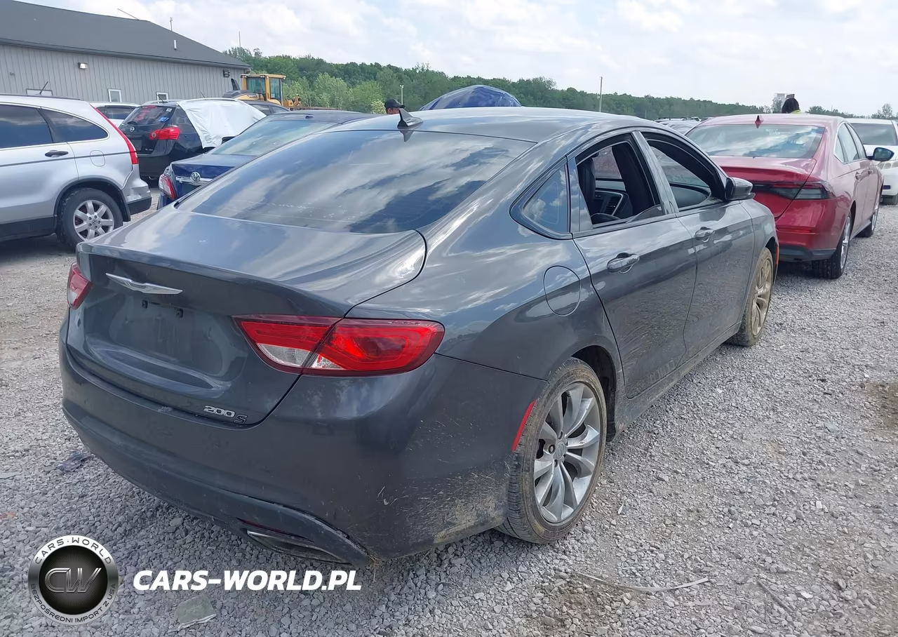 2015 Chrysler 200 S VIN:1C3CCCBG0FN644114 - 4