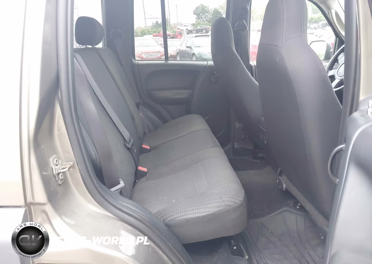 2003 Jeep Liberty Sport VIN:1J4GL48K03W671375 - 8
