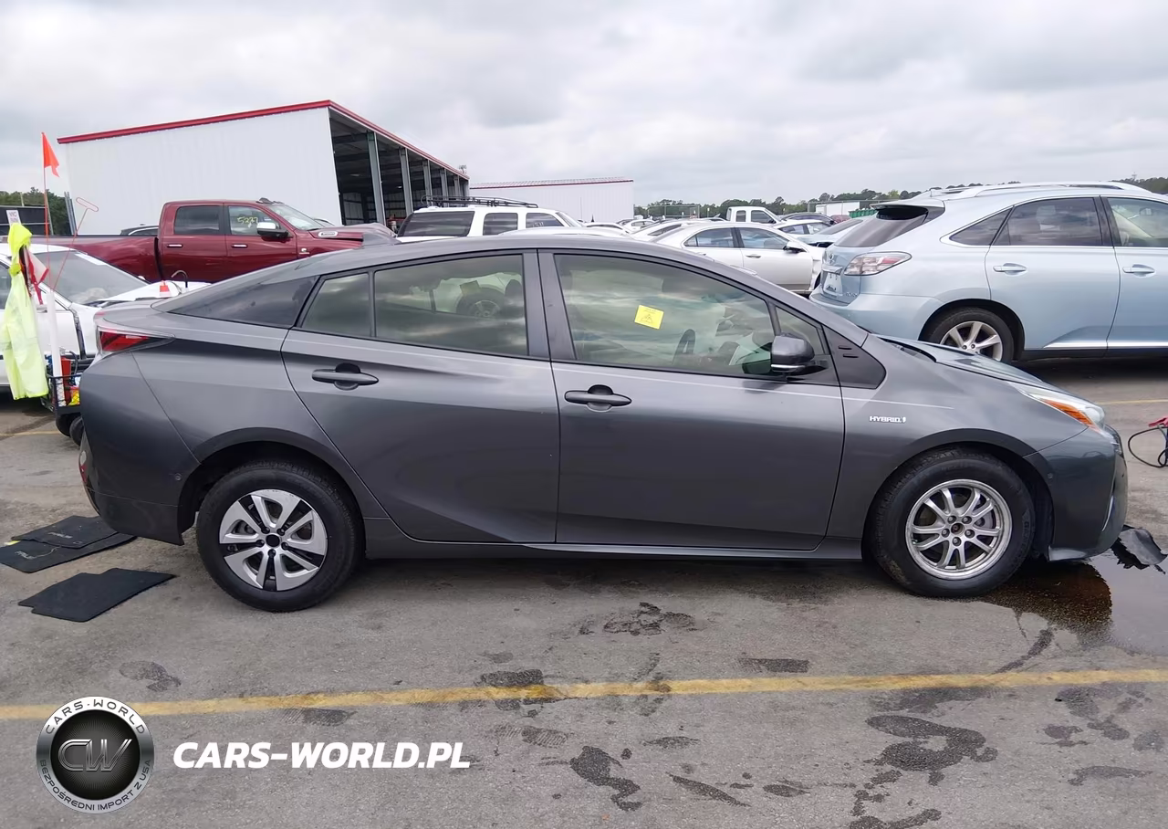 2018 Toyota Prius Two VIN:JTDKBRFUXJ3075662 - 13