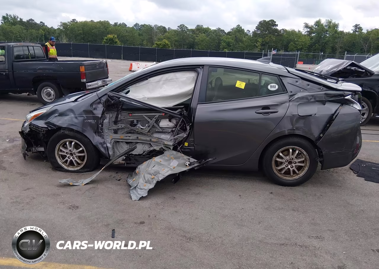 2018 Toyota Prius Two VIN:JTDKBRFUXJ3075662 - 14