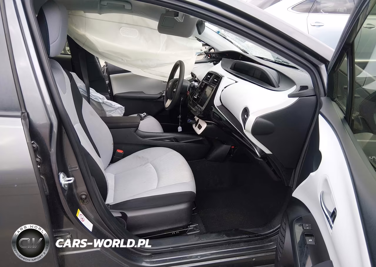 2018 Toyota Prius Two VIN:JTDKBRFUXJ3075662 - 5