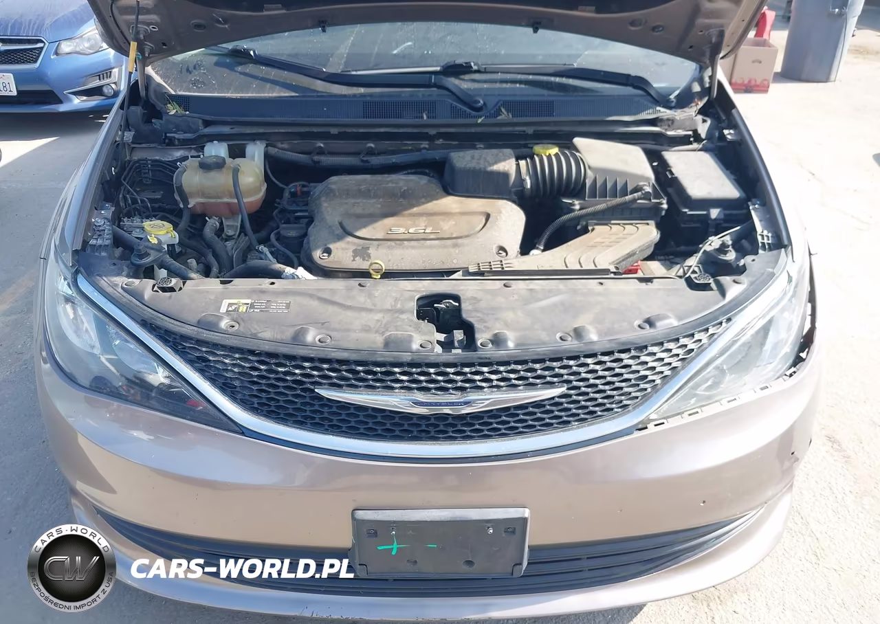 2017 Chrysler Pacifica Touring VIN:2C4RC1DG9HR544266 - 10