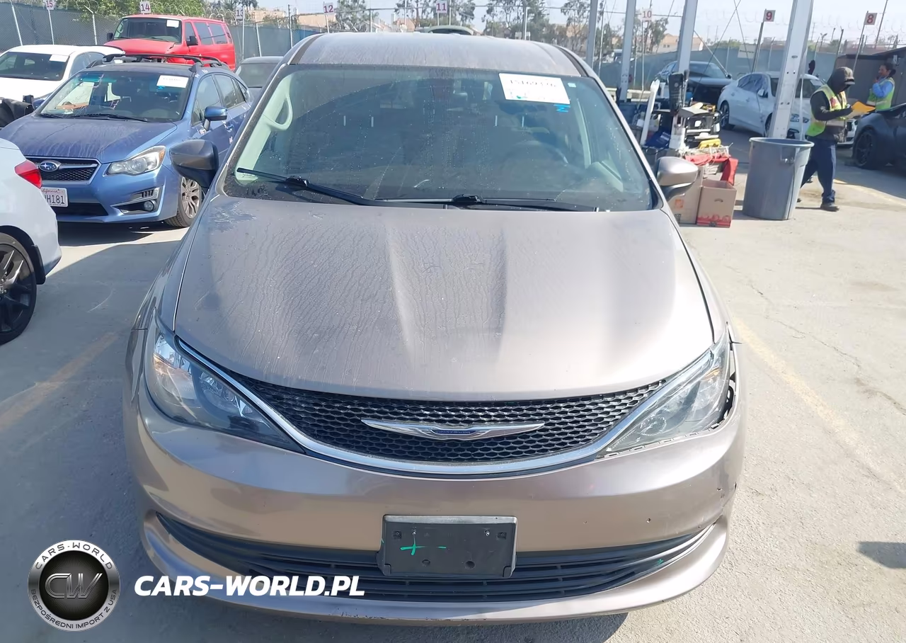 2017 Chrysler Pacifica Touring VIN:2C4RC1DG9HR544266 - 13