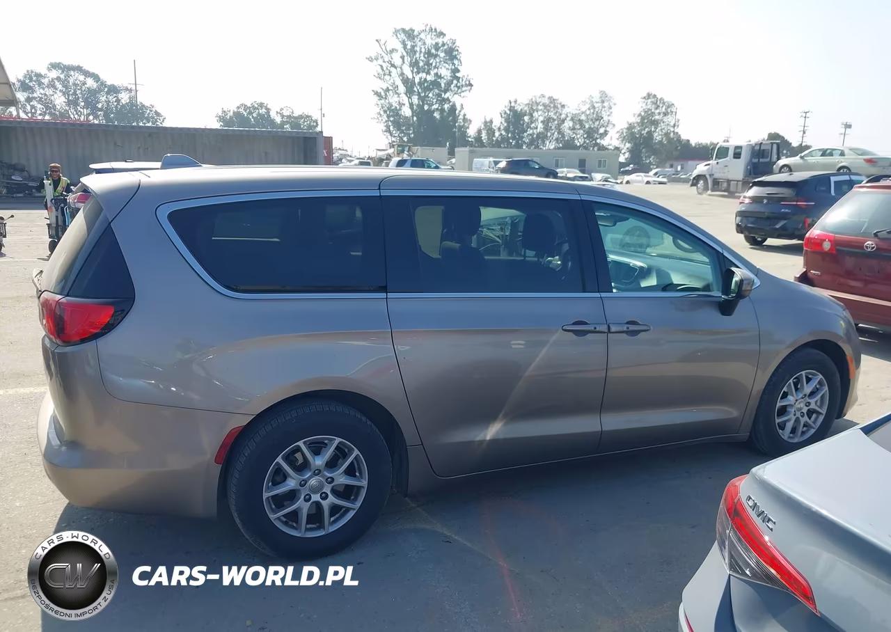 2017 Chrysler Pacifica Touring VIN:2C4RC1DG9HR544266 - 14