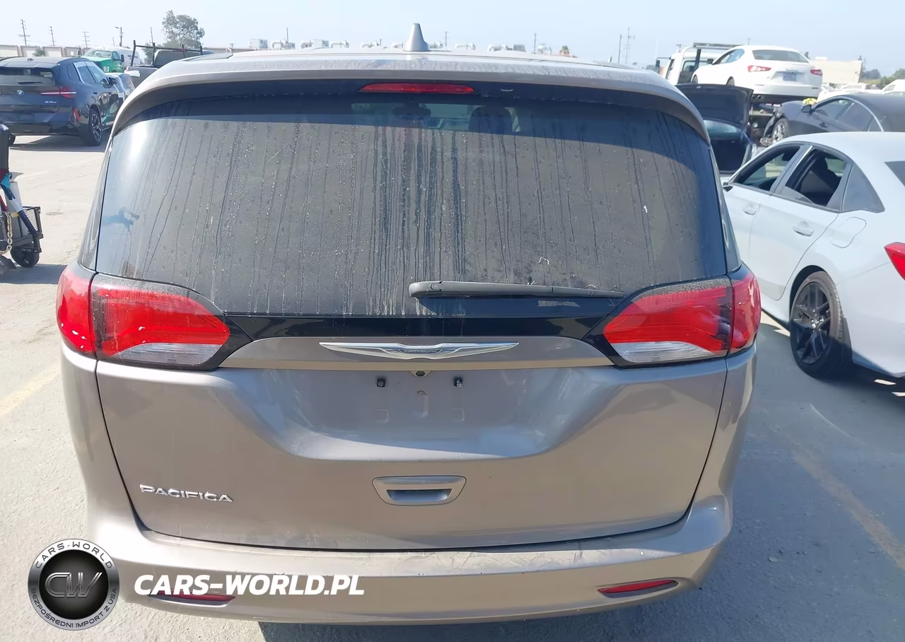 2017 Chrysler Pacifica Touring VIN:2C4RC1DG9HR544266 - 17