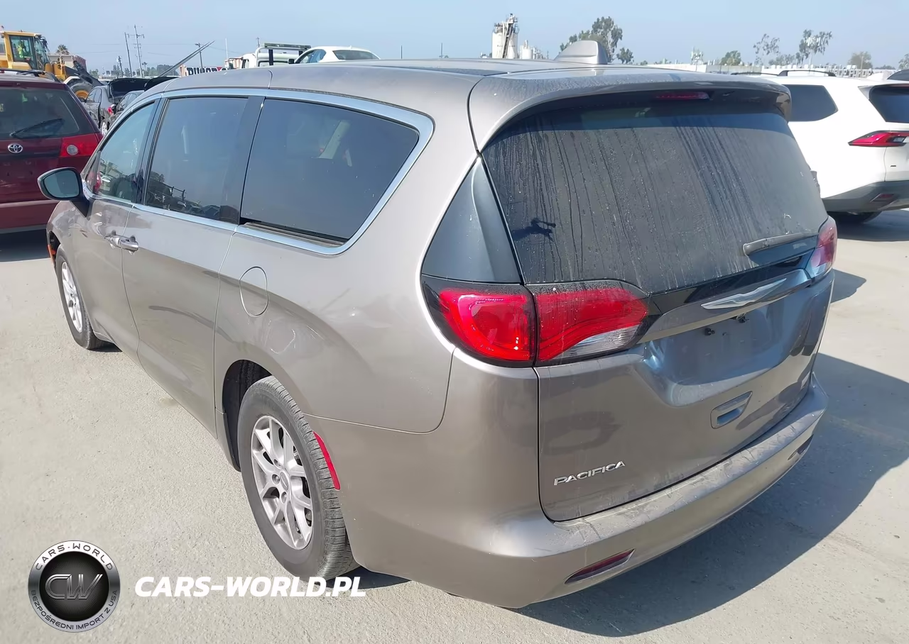 2017 Chrysler Pacifica Touring VIN:2C4RC1DG9HR544266 - 3