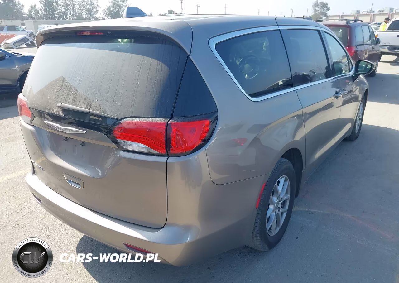 2017 Chrysler Pacifica Touring VIN:2C4RC1DG9HR544266 - 4