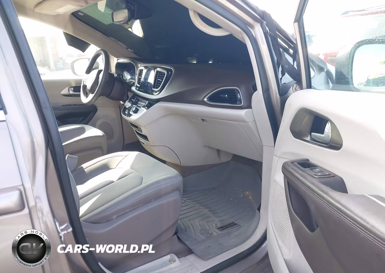 2017 Chrysler Pacifica Touring VIN:2C4RC1DG9HR544266 - 5