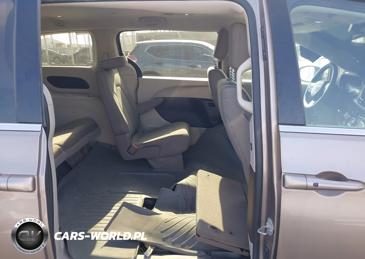 2017 Chrysler Pacifica Touring VIN:2C4RC1DG9HR544266 - 8