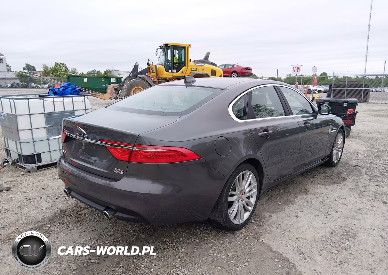 2016 Jaguar Xf 35T Prestige VIN:SAJBK4BV7GCY16152 - 4