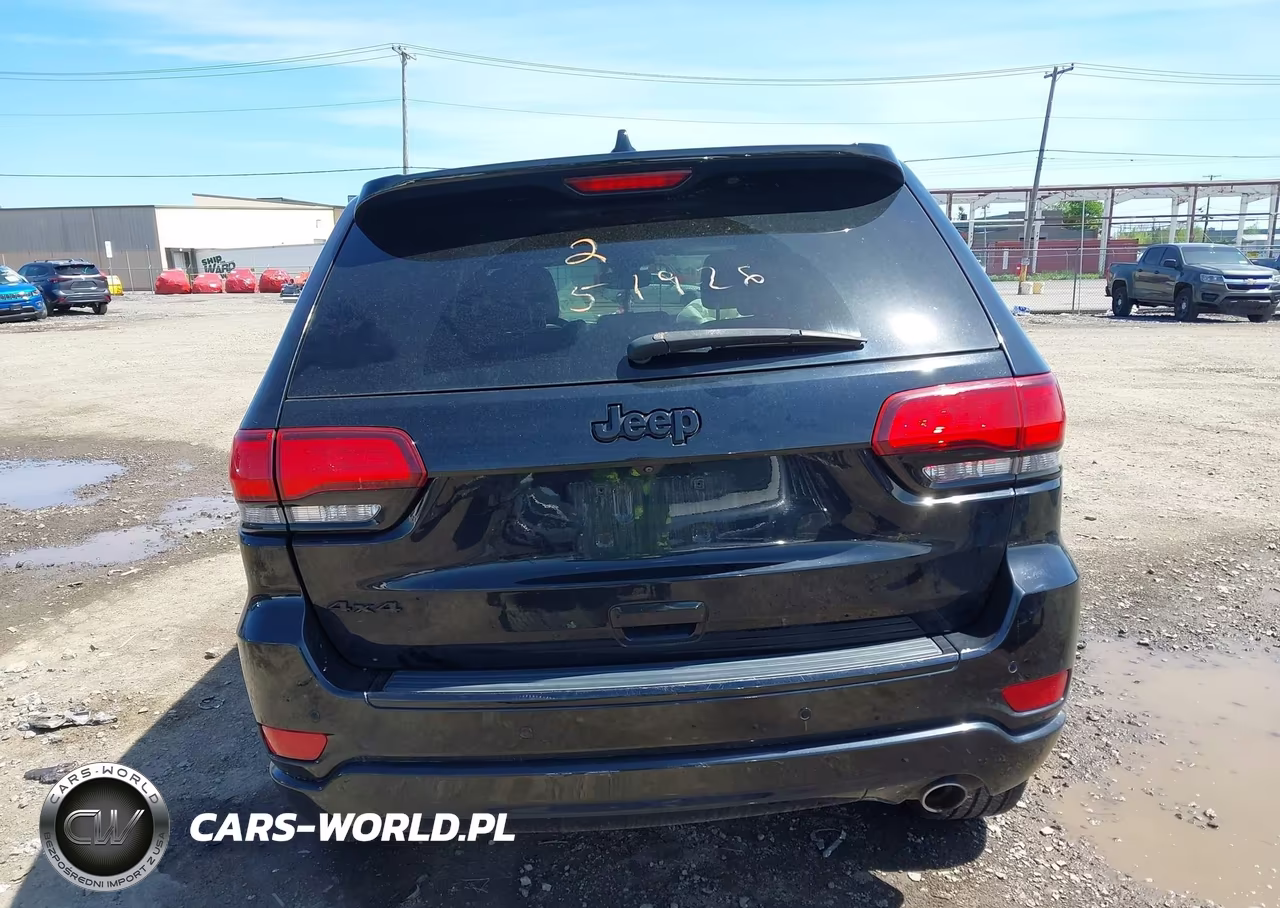 2017 Jeep Grand Cherokee Altitude 4X4 VIN:1C4RJFAGXHC819255 - 16