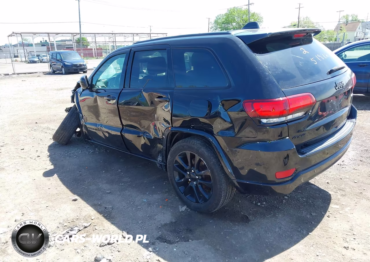 2017 Jeep Grand Cherokee Altitude 4X4 VIN:1C4RJFAGXHC819255 - 3