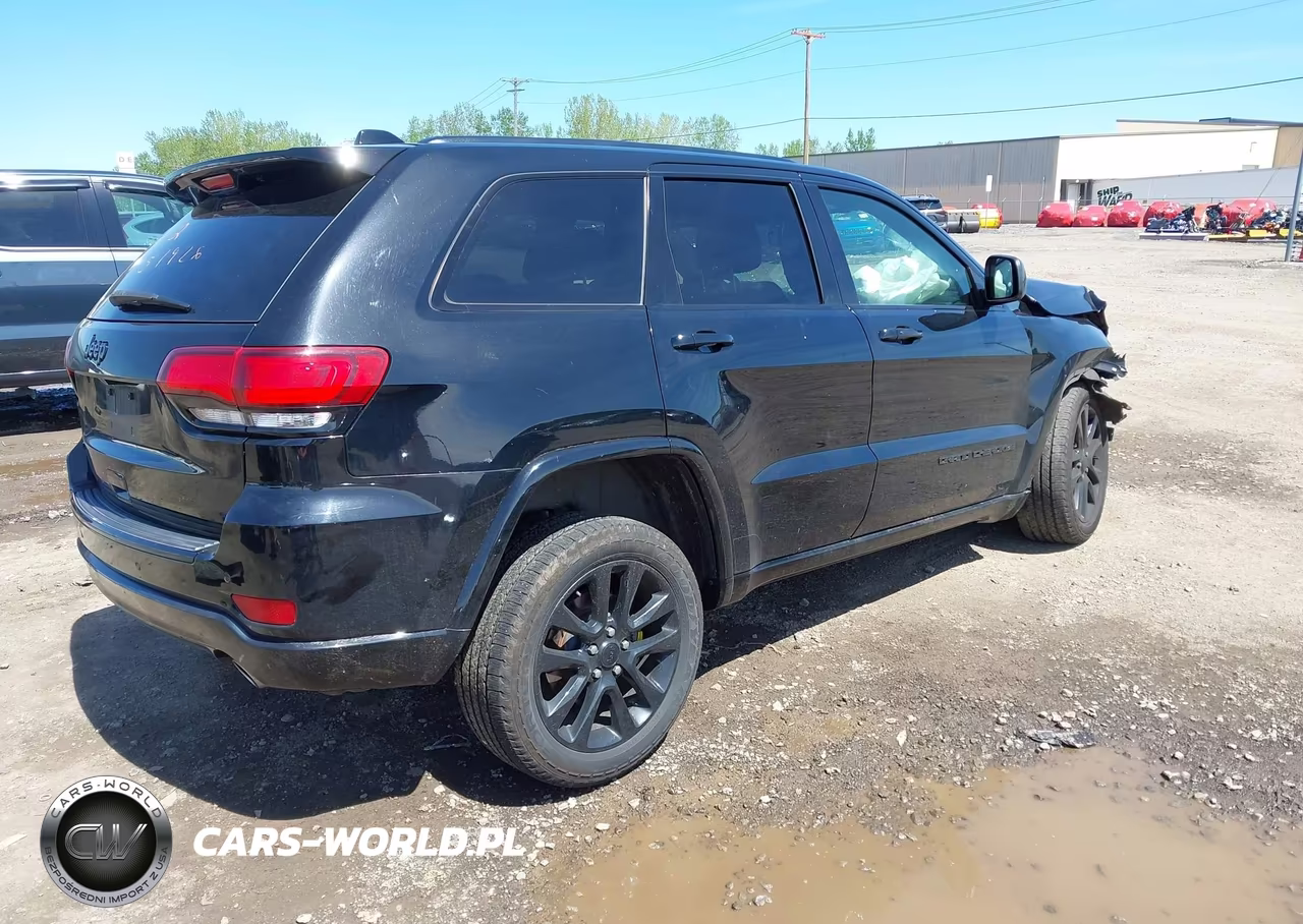 2017 Jeep Grand Cherokee Altitude 4X4 VIN:1C4RJFAGXHC819255 - 4