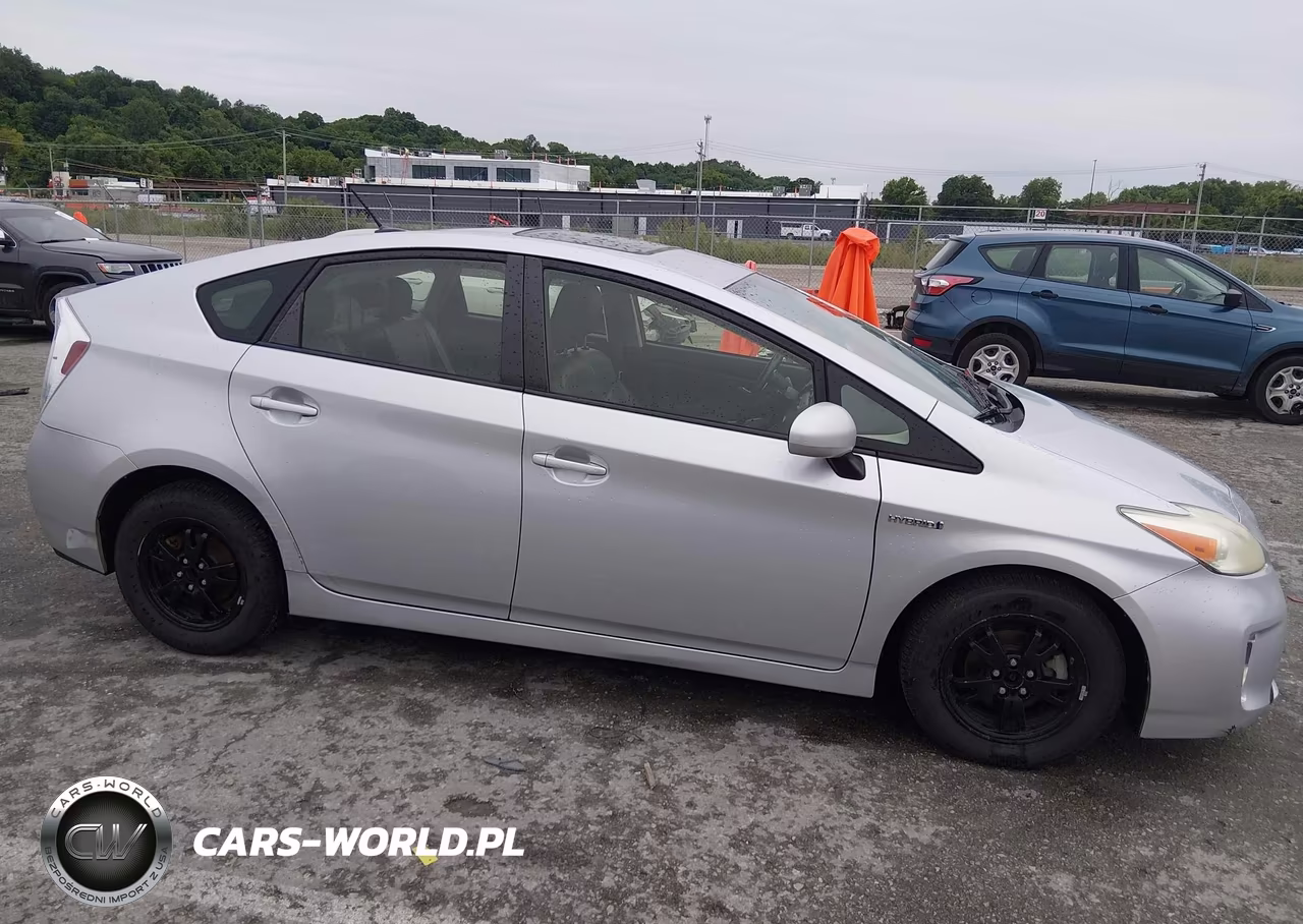 2013 Toyota Prius Four VIN:JTDKN3DU2D5545750 - 13