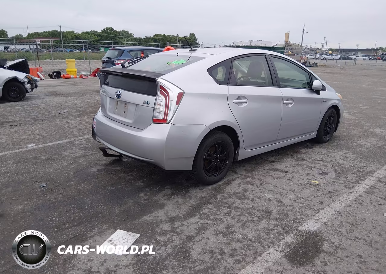 2013 Toyota Prius Four VIN:JTDKN3DU2D5545750 - 4