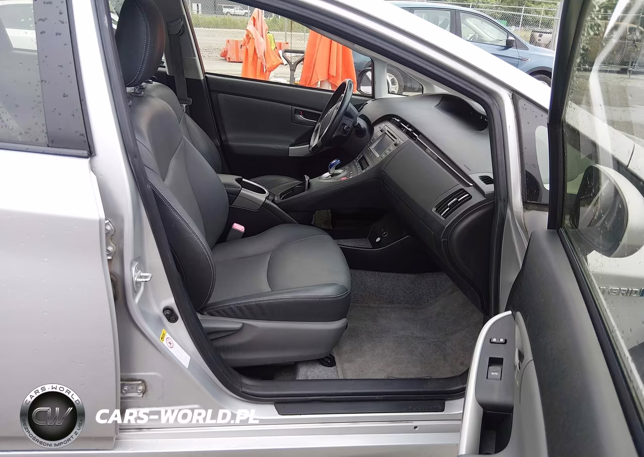 2013 Toyota Prius Four VIN:JTDKN3DU2D5545750 - 5