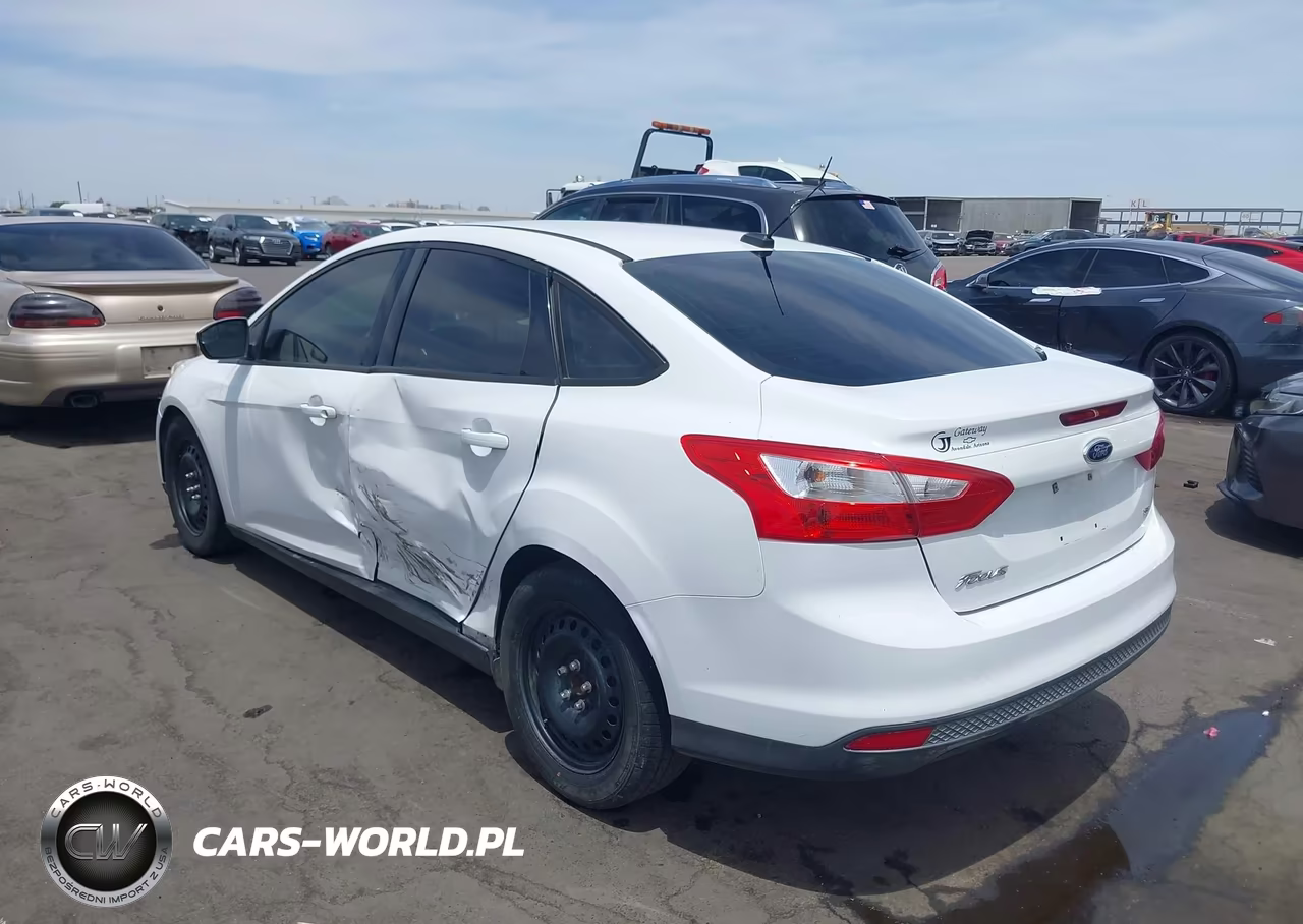 2012 Ford Focus Se VIN:1FAHP3F23CL338249 - 3