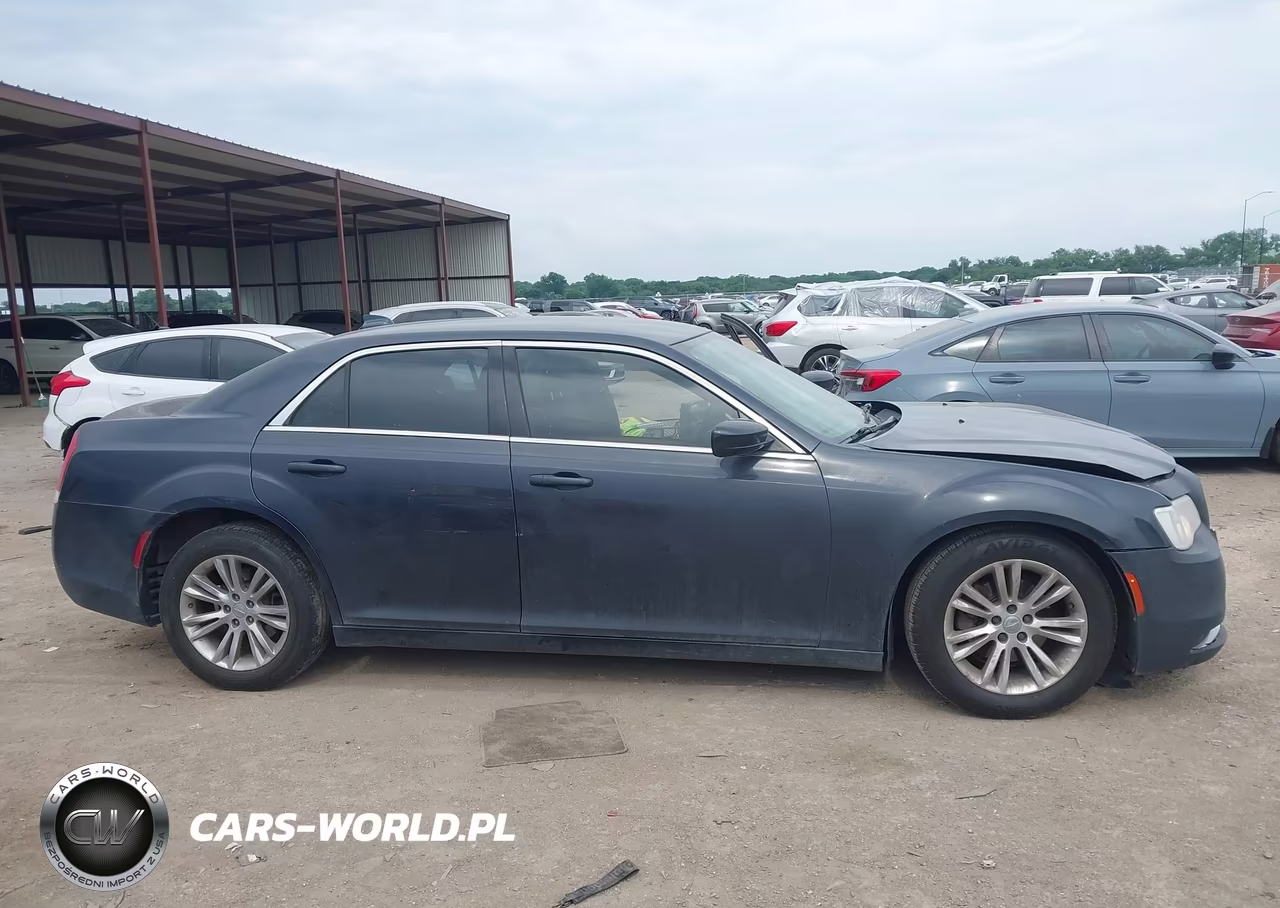 2018 Chrysler 300 Touring VIN:2C3CCAAG7JH208223 - 13