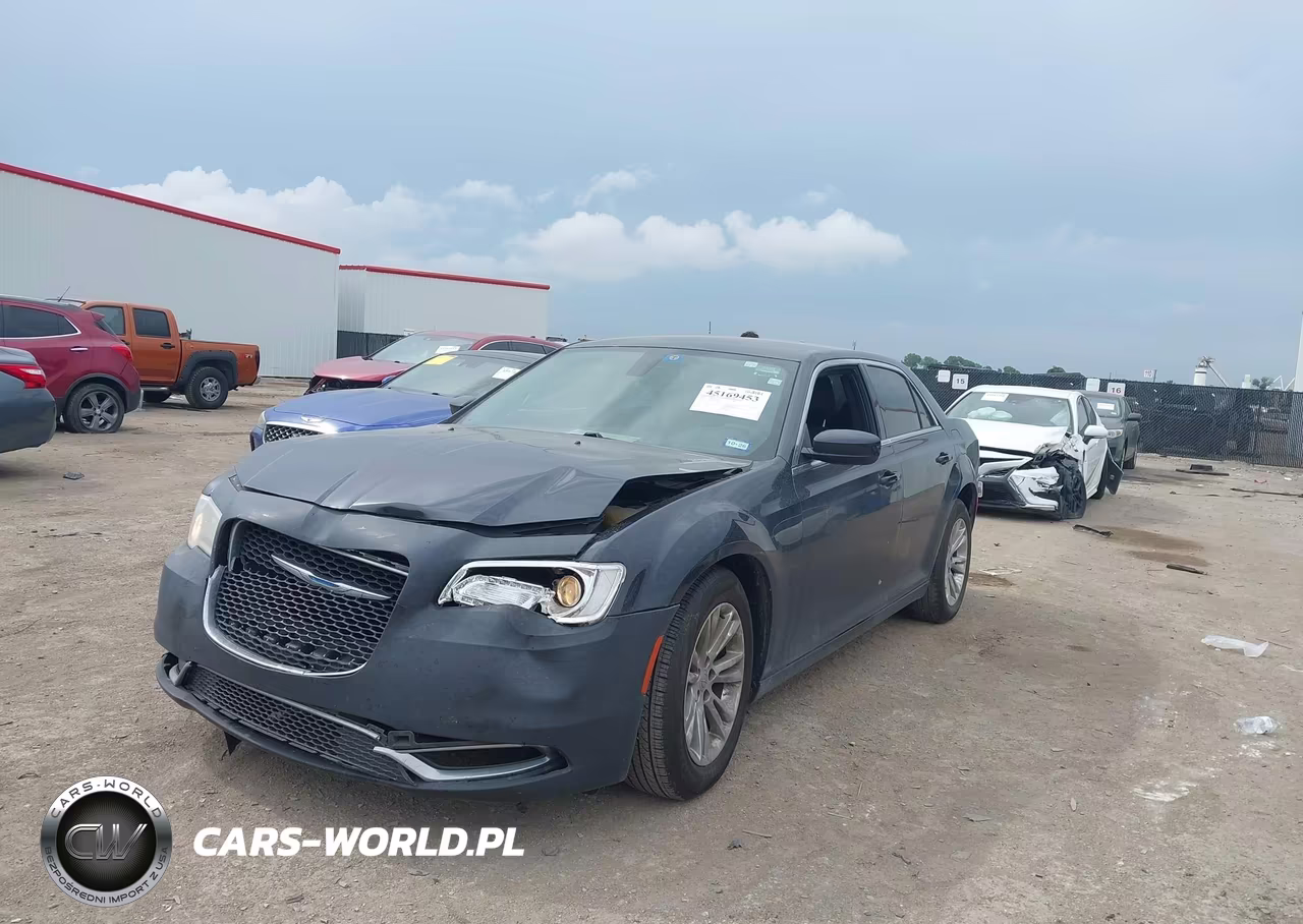 2018 Chrysler 300 Touring VIN:2C3CCAAG7JH208223 - 2