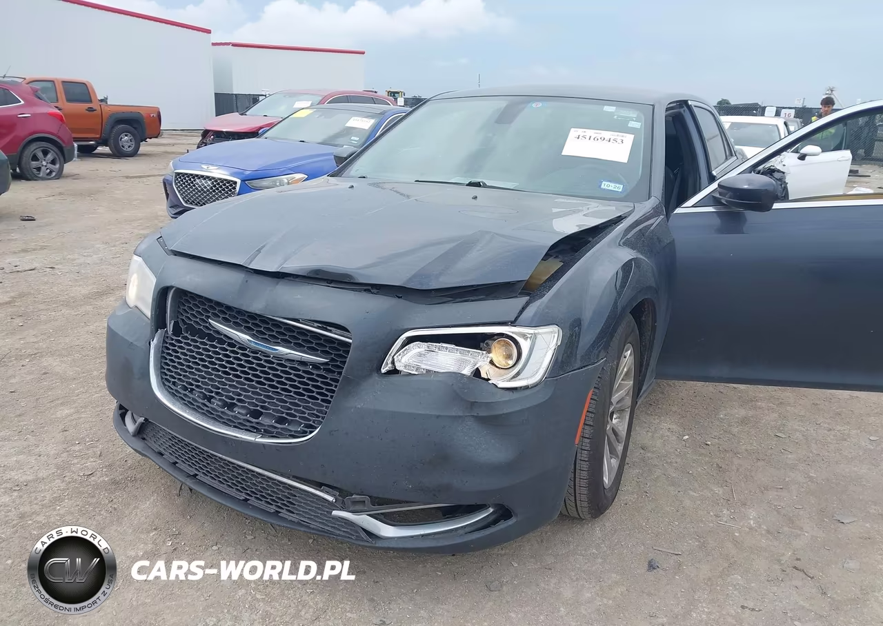2018 Chrysler 300 Touring VIN:2C3CCAAG7JH208223 - 6