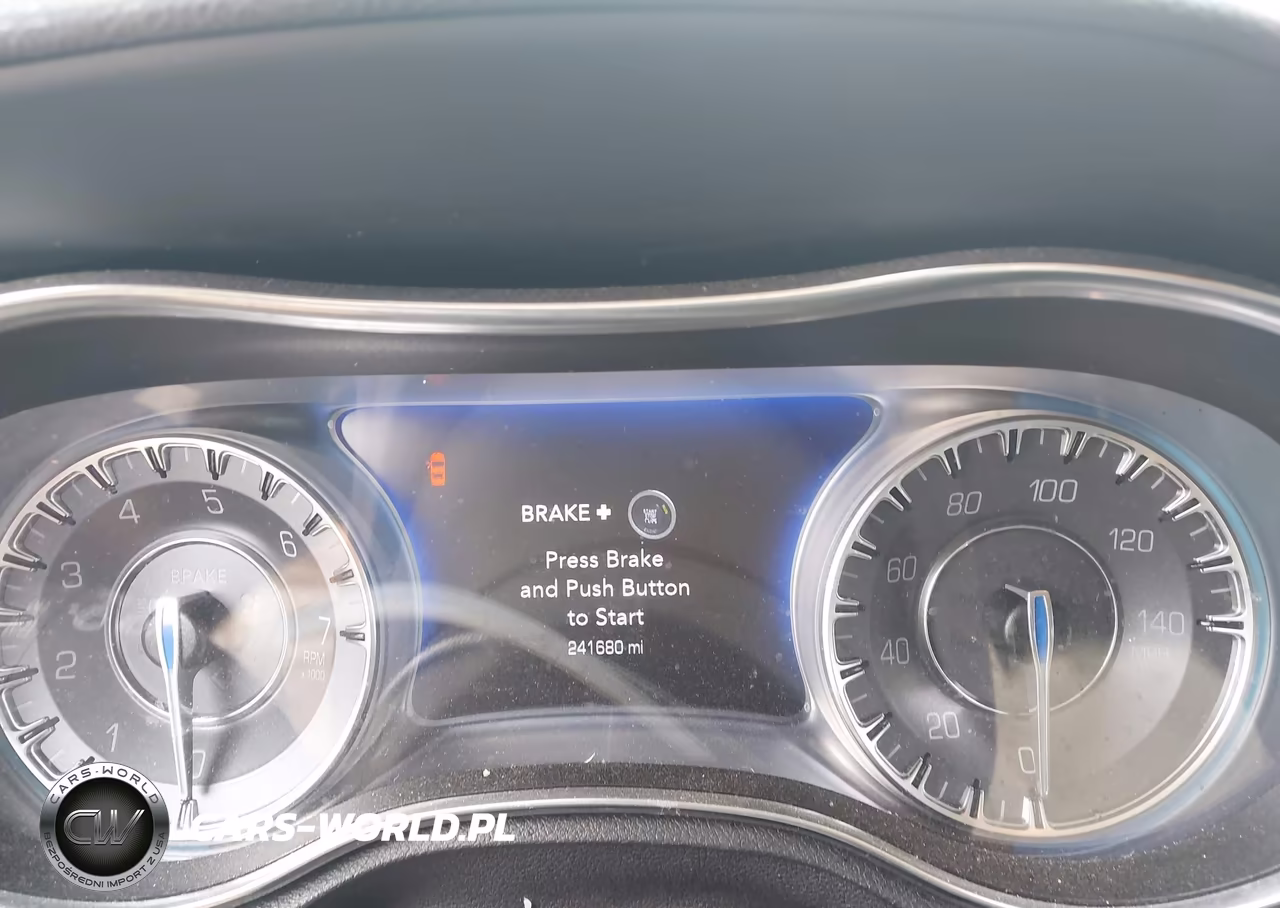 2018 Chrysler 300 Touring VIN:2C3CCAAG7JH208223 - 7