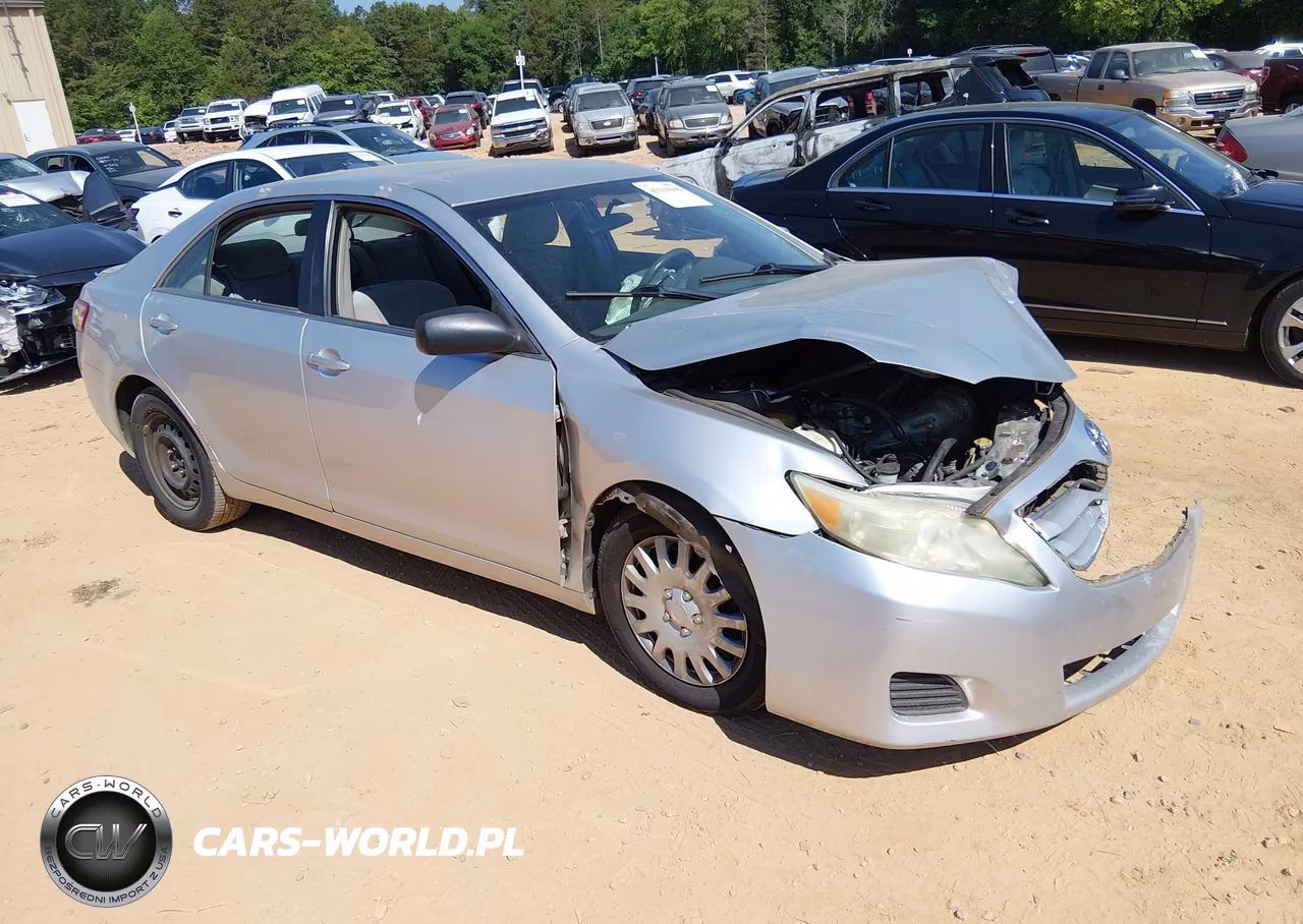 2010 Toyota Camry Le – zdjęcie 1 z 15