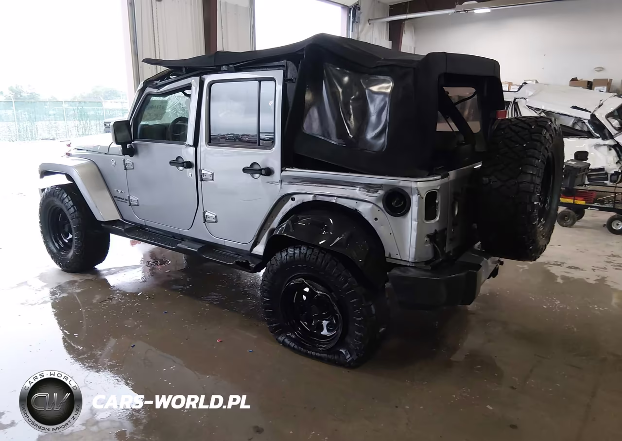 2017 Jeep Wrangler Unlimited Sahara 4X4 VIN:1C4BJWEG7HL738581 - 3