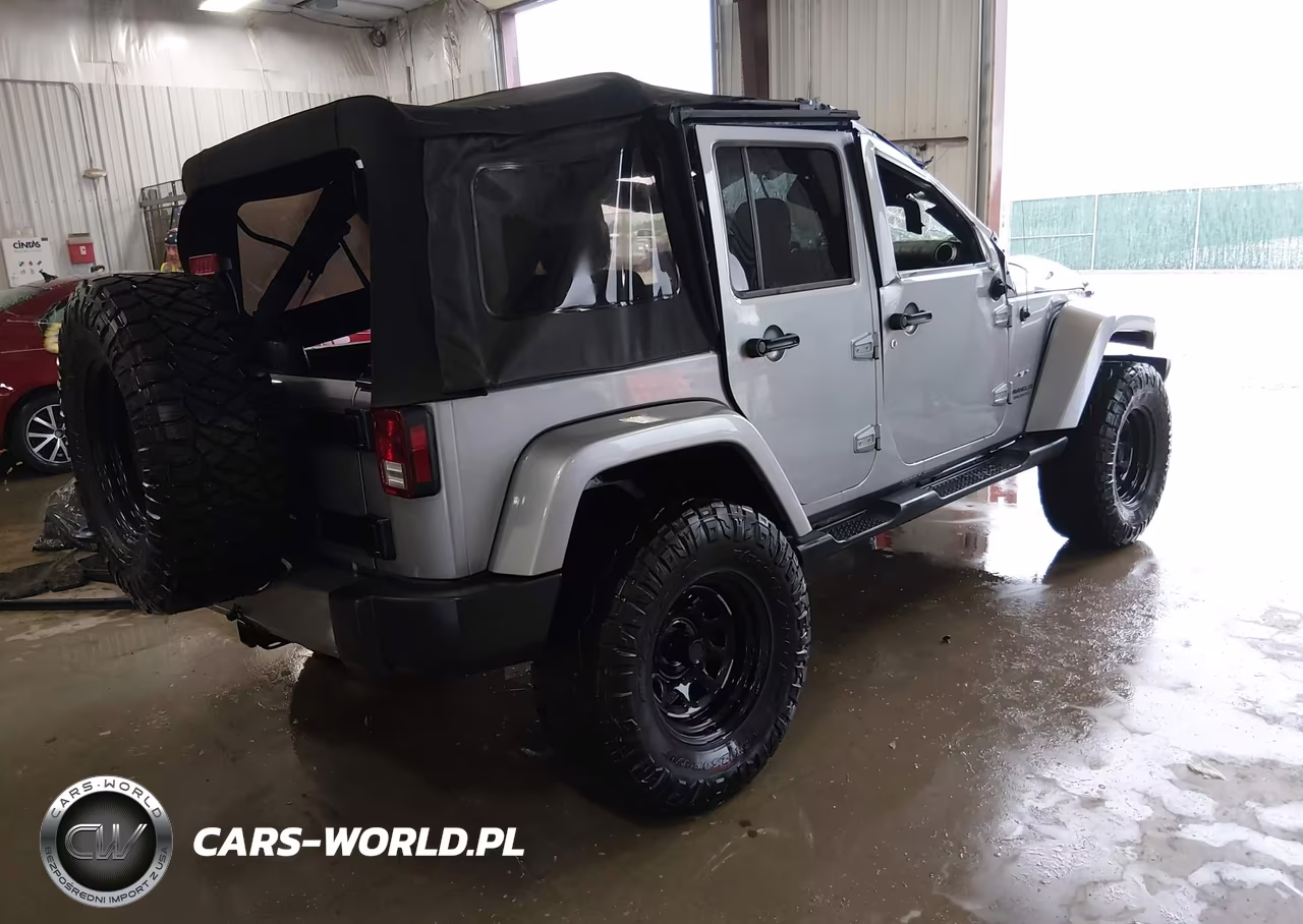 2017 Jeep Wrangler Unlimited Sahara 4X4 VIN:1C4BJWEG7HL738581 - 4