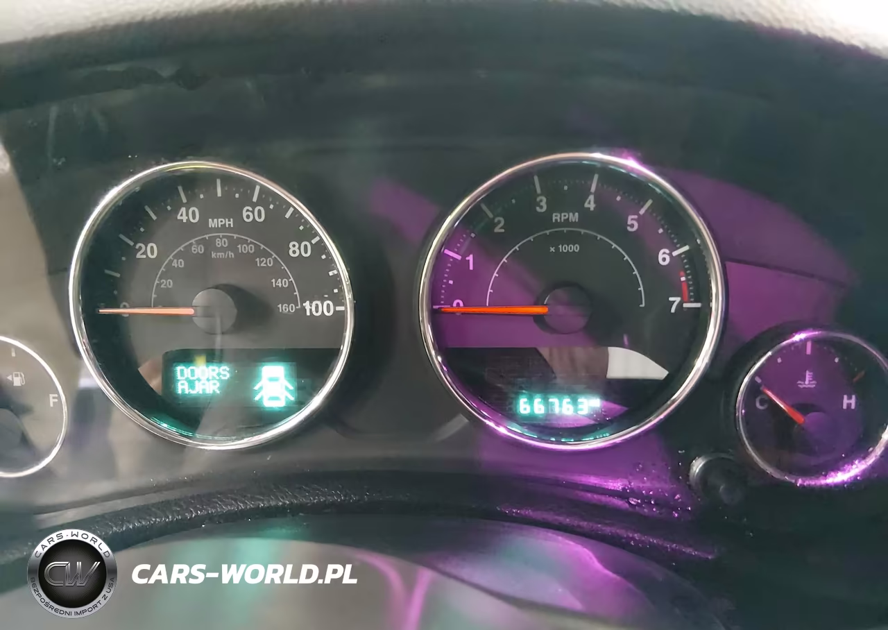 2017 Jeep Wrangler Unlimited Sahara 4X4 VIN:1C4BJWEG7HL738581 - 7