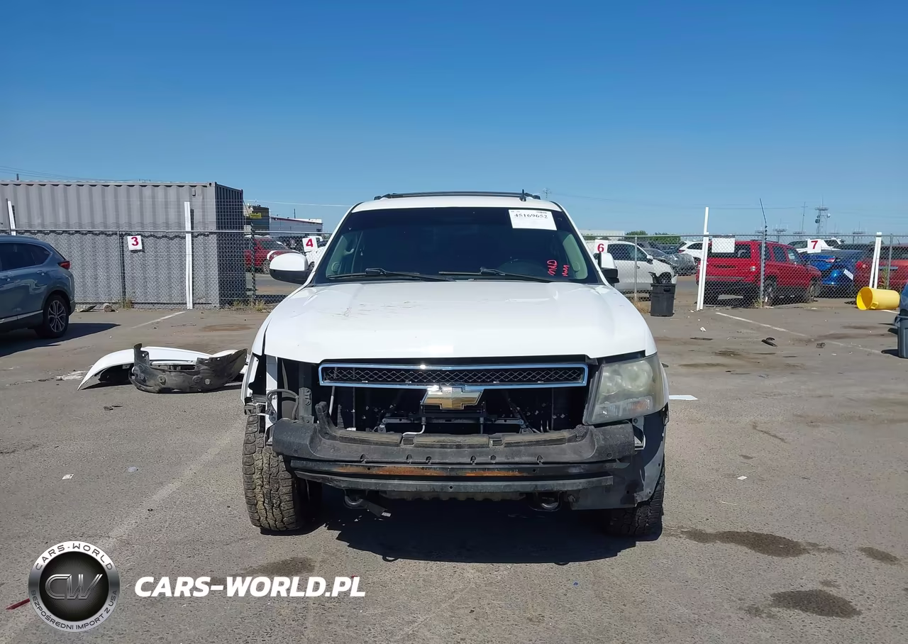 2011 Chevrolet Suburban 1500 Ls VIN:1GNSKHE32BR329664 - 13