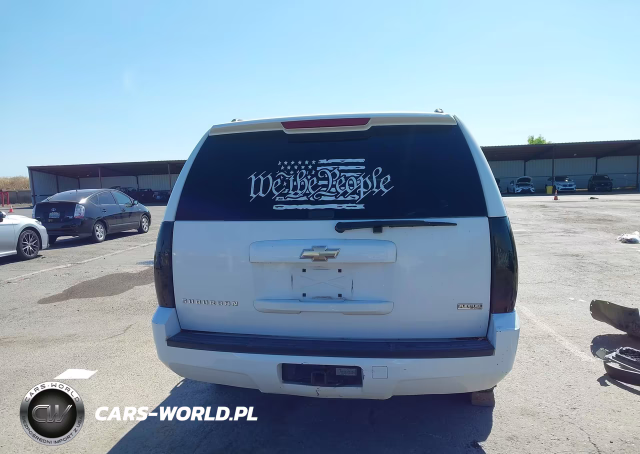 2011 Chevrolet Suburban 1500 Ls VIN:1GNSKHE32BR329664 - 17
