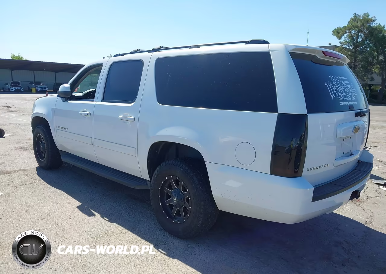 2011 Chevrolet Suburban 1500 Ls VIN:1GNSKHE32BR329664 - 3