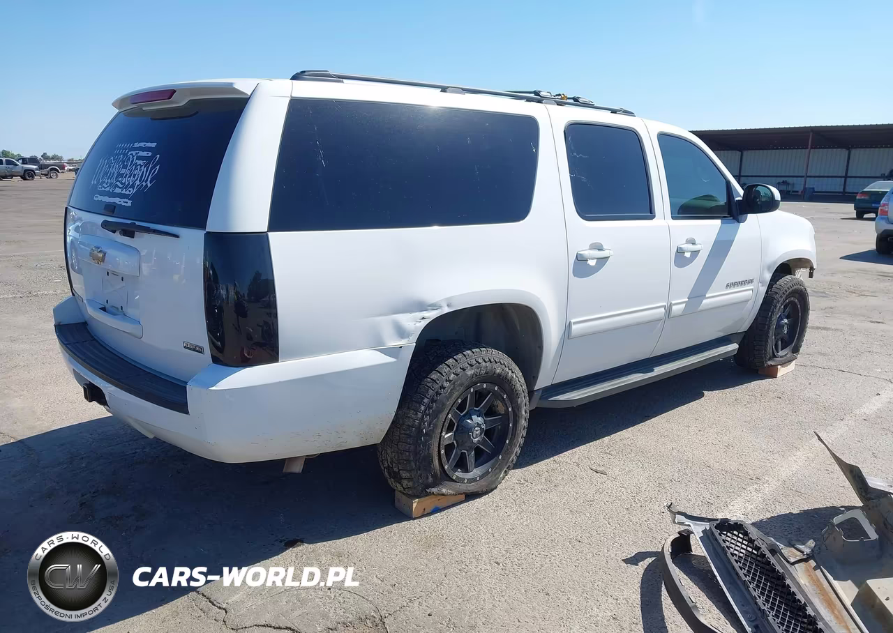 2011 Chevrolet Suburban 1500 Ls VIN:1GNSKHE32BR329664 - 4